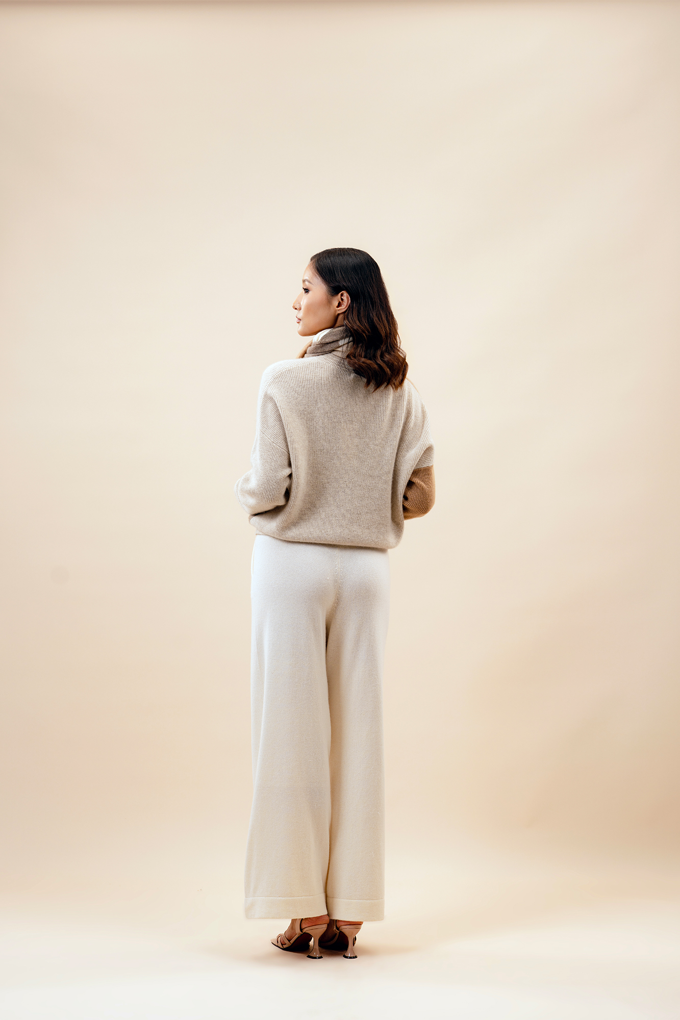 Дугуй захтай ноолууран цамц - Image 2