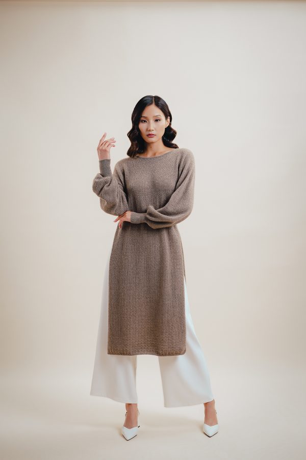 Өндөр оноотой ноолууран платье