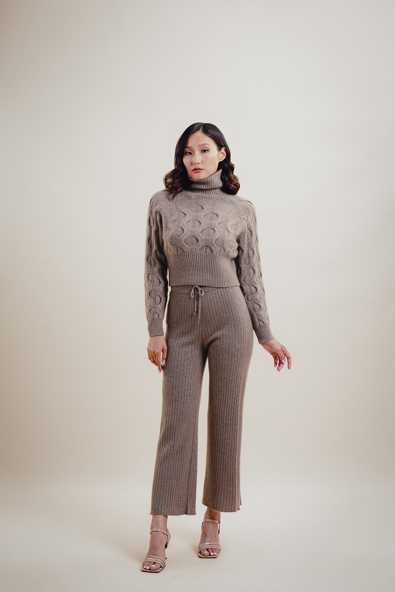 Богино загварын ноолууран свитер - Image 1