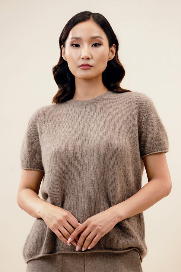 16 Богино ханцуйтай ноолууран цамц