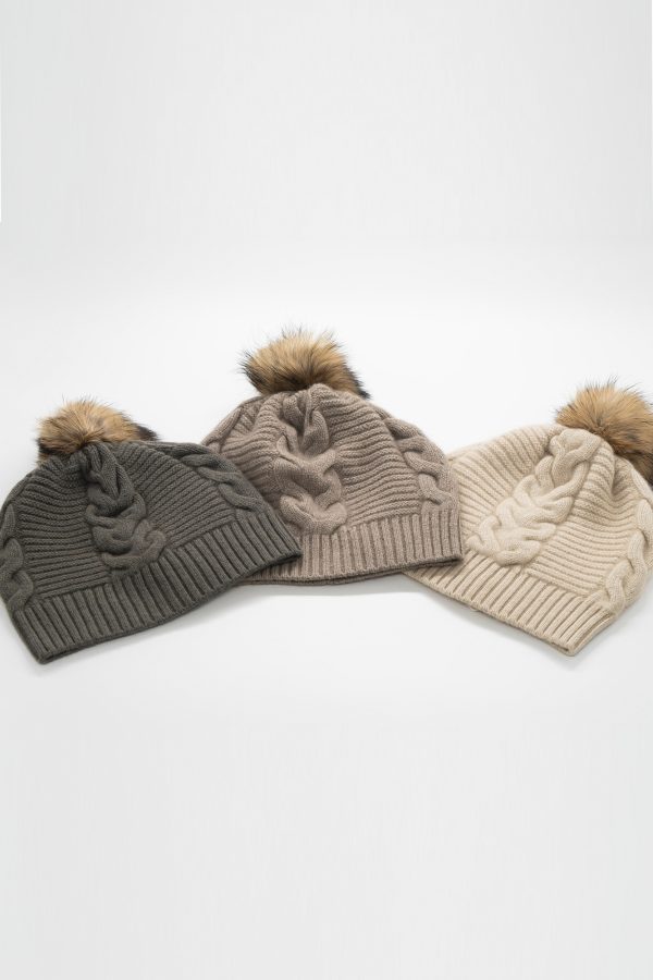 Үстэй ноолууран малгай