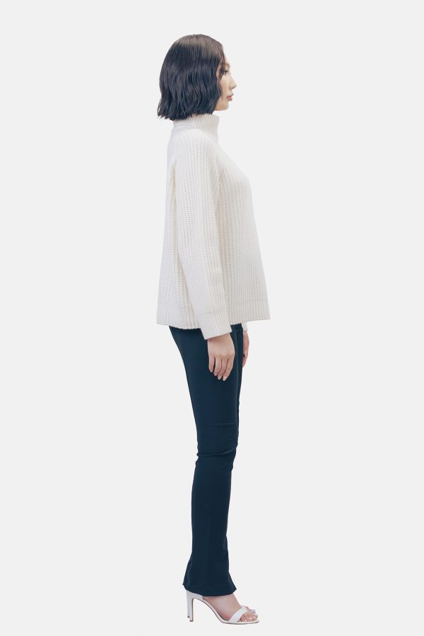 35 Ноолууран свитер