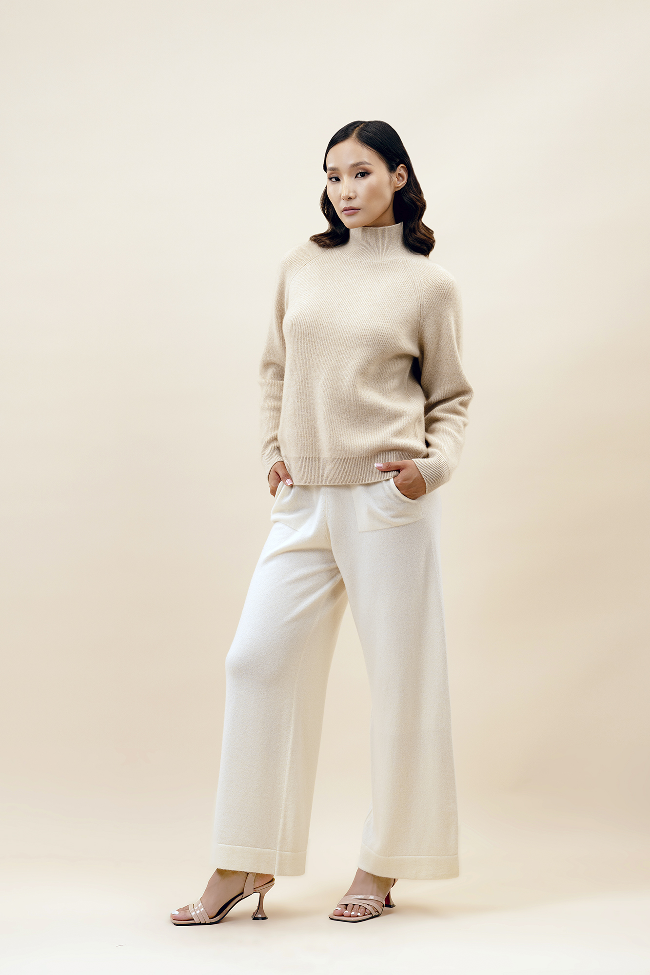 Босоо захтай ноолууран свитер - Image 1