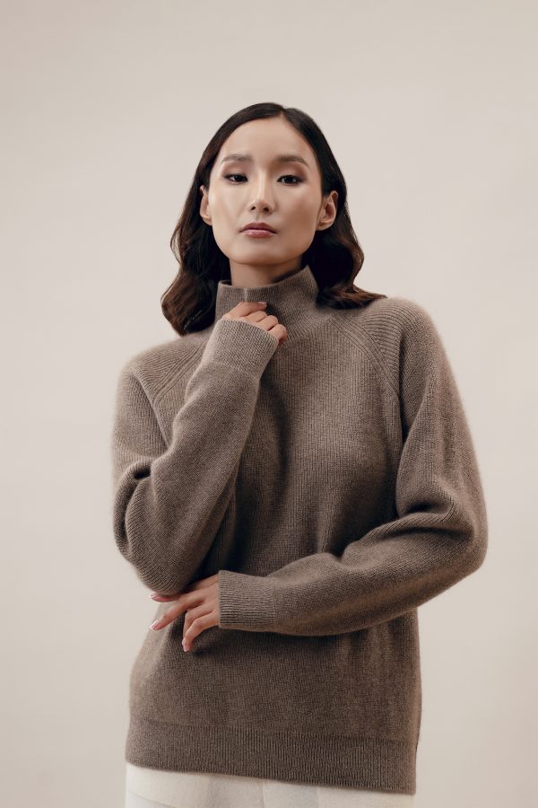 42 Босоо захтай ноолууран свитер