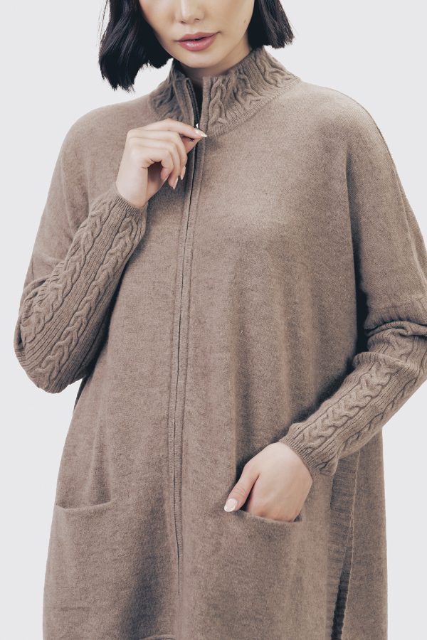 Цахилгаантай ноолууран цамц